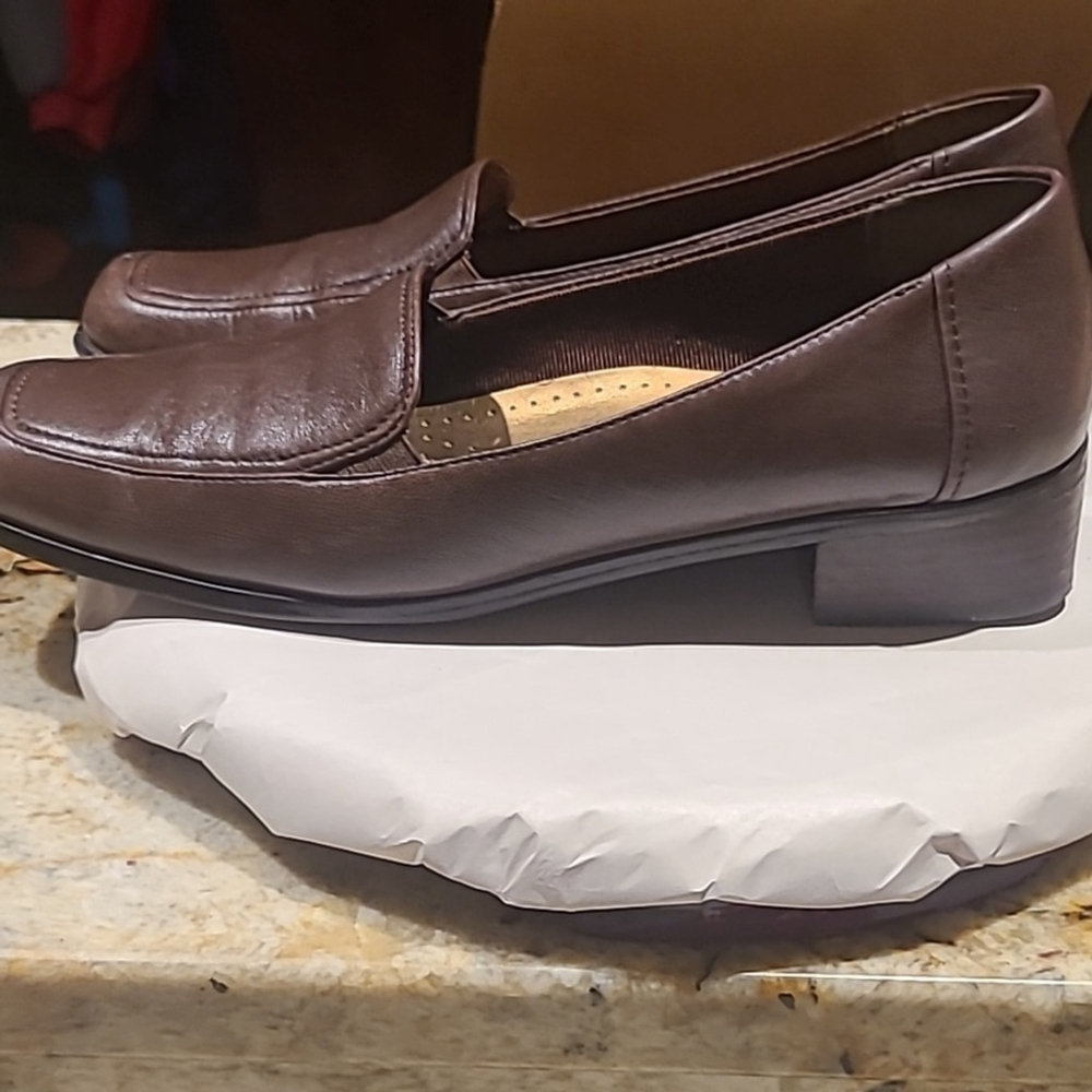 Trotters "Allison" Mocha Leather loafers with block heel. Sz. 10 N. (#1592) - Picture 5 of 12
